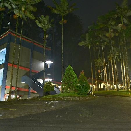 Surya Hotel&Resort Baturraden Bagian luar foto